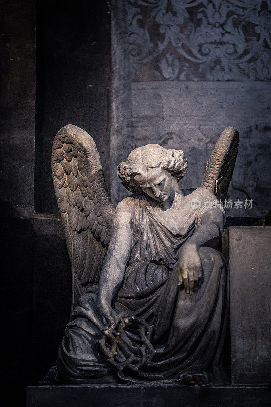 圣叙尔比斯教堂的天使雕像