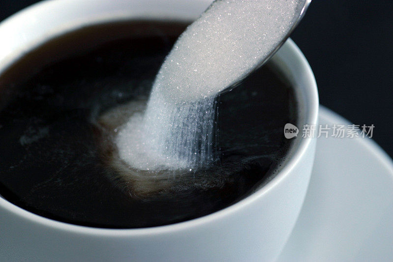 加糖的黑咖啡