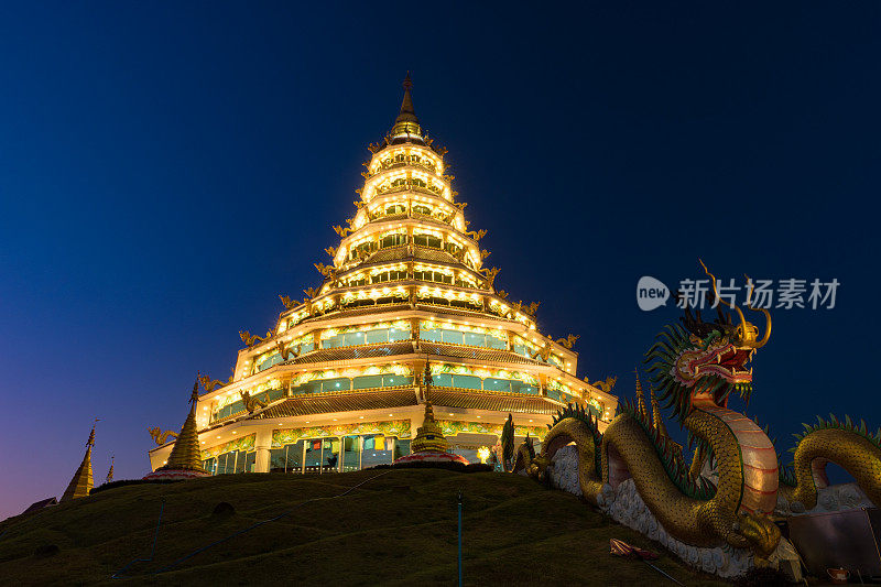 金塔九层有龙纹的中国寺庙——清莱华华pla康庙