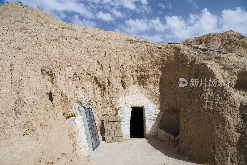 洞穴屋入口撒哈拉沙漠