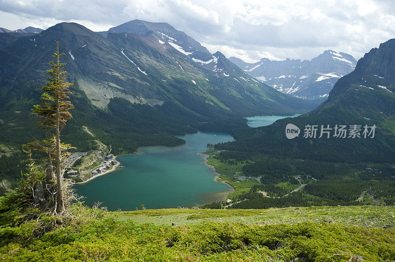 冰川国家公园风景优美的激流湖