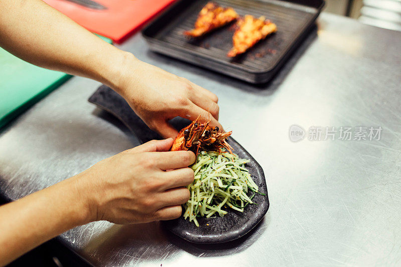厨师提供烤王虾