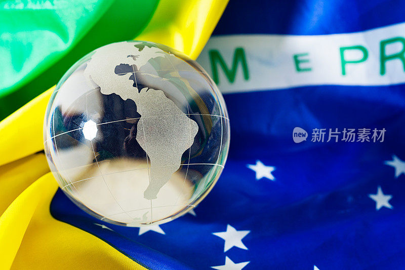 玻璃世界，南美洲在上面，巴西国旗