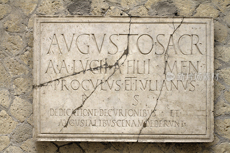 意大利赫库兰尼姆有2000年历史的牌匾