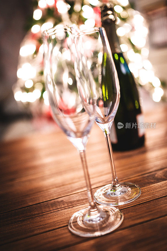 空香槟酒杯庆祝新年