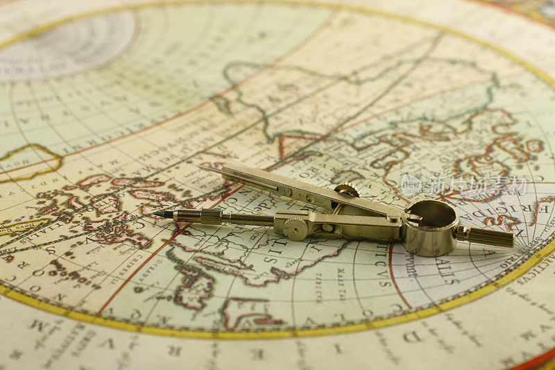 指南针和地图
