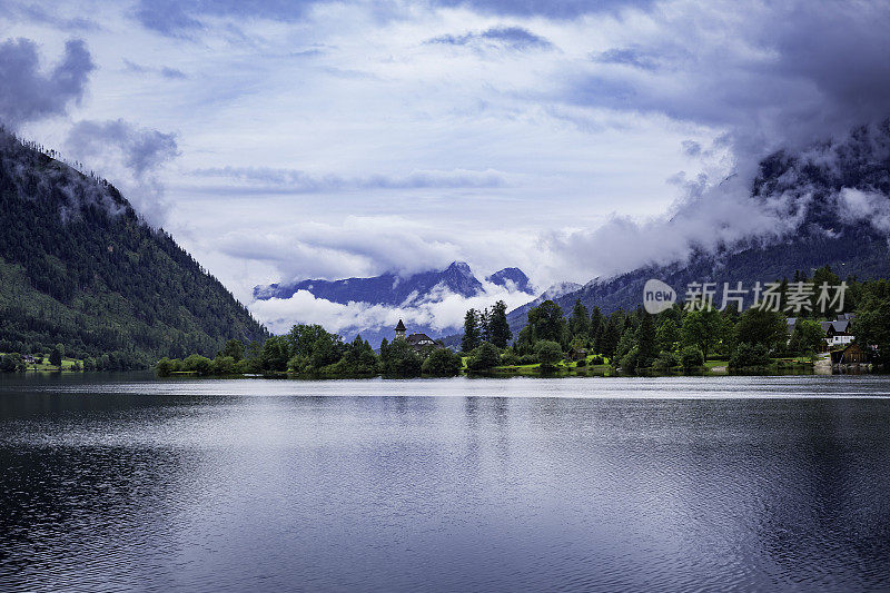 山湖全景