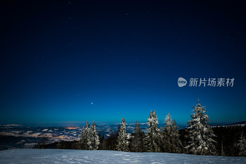 雪山里的夜星