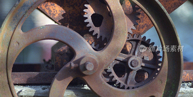 旧的农业机器-生锈的齿轮
