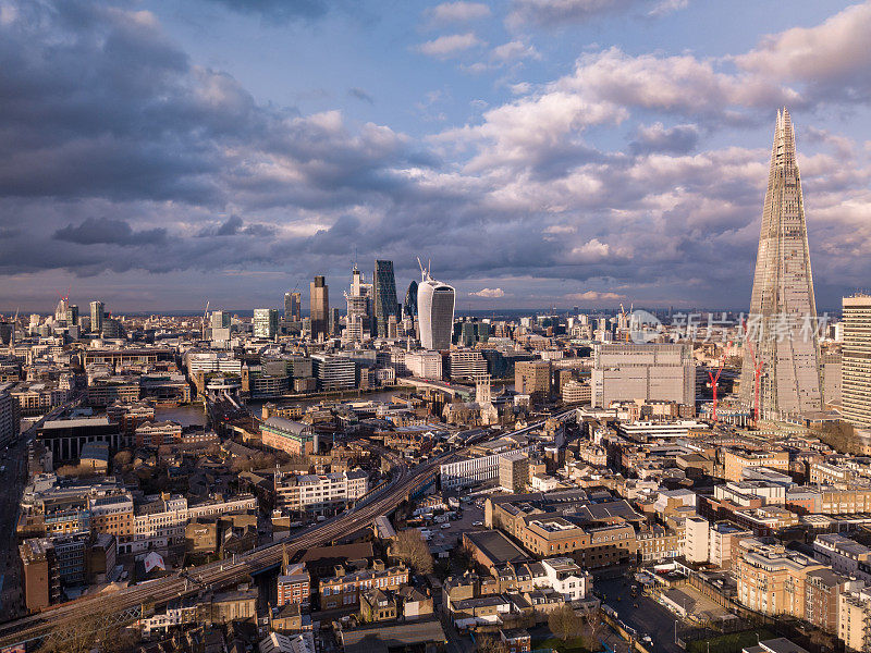 伦敦空中日落城市景观