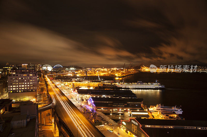 夜间的西雅图码头