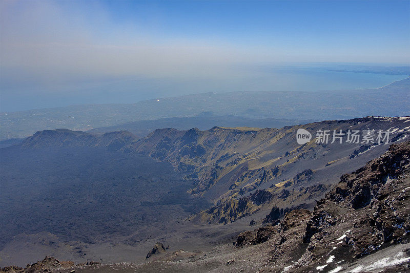 埃特纳山上的博韦山谷被联合国教科文组织列为世界文化遗产;它位于西西里岛(意大利)东海岸的埃特纳公园。