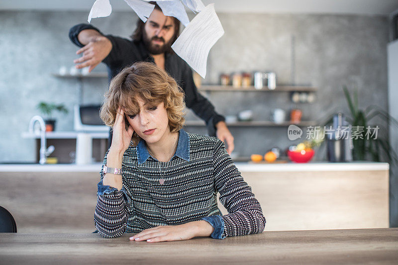 他们夫妻吵架的声音