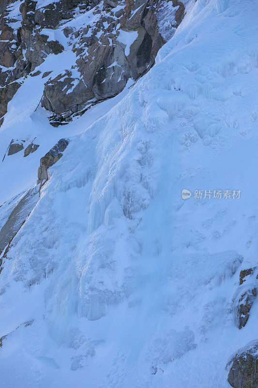 山顶的高山景观。意大利阿尔卑斯山滑雪场。航道Tonale。意大利、欧洲。