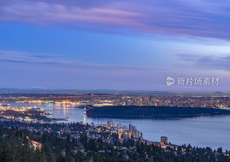 黄昏时温哥华地平线的全景鸟瞰图