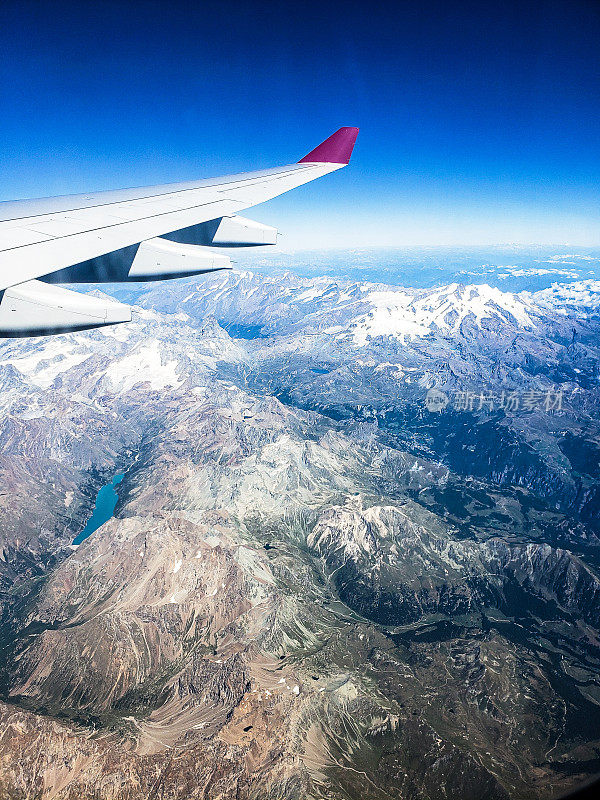 飞越阿尔卑斯山山脉
