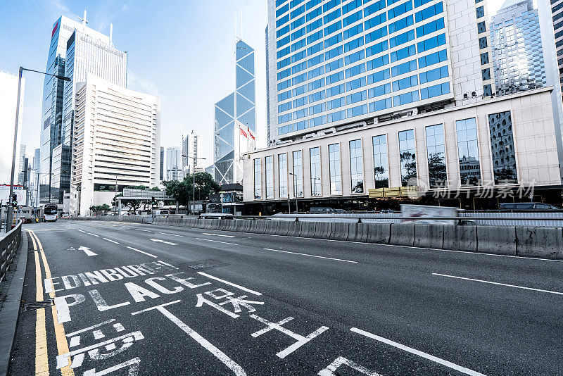 香港市中心空无一人的城市道路