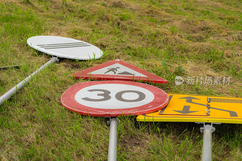 不活跃的roadsigns