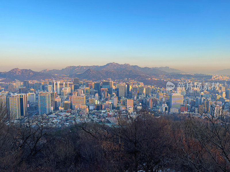 韩国首尔的冬日早晨