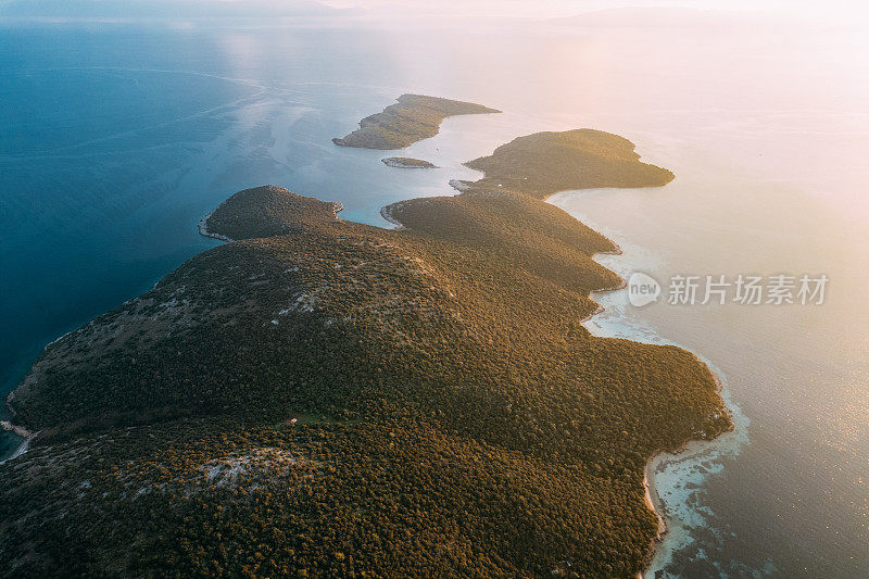 高空无人机查看爱琴海海岸线