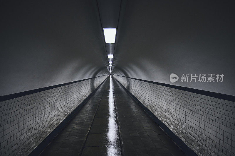 比利时安特卫普斯海尔特河下的圣安娜地下隧道