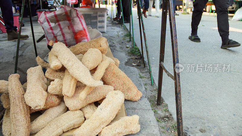 跳蚤市场出售的丝瓜络