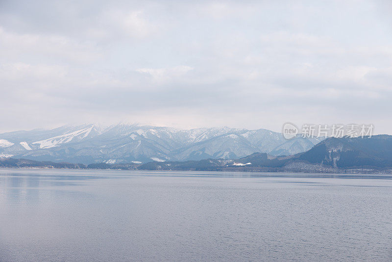 日本山形县冬季的太泽湖