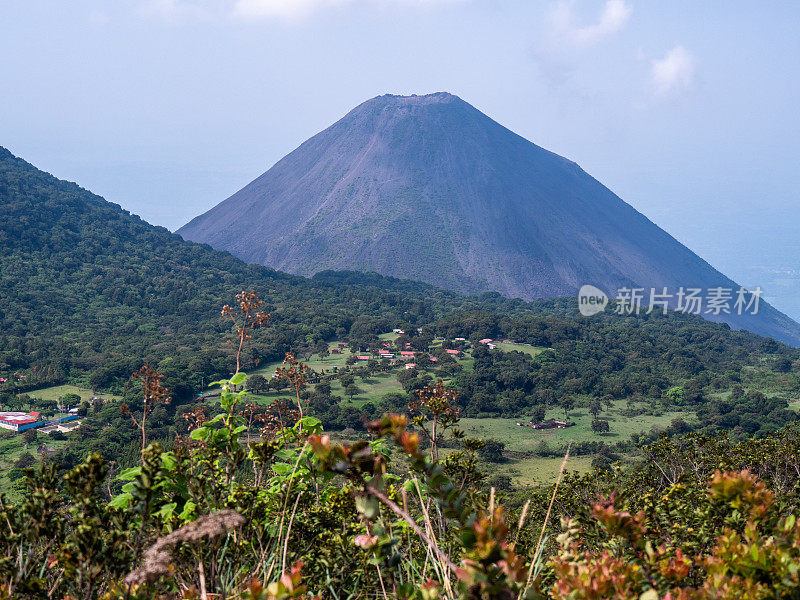 圣安娜火山的全景