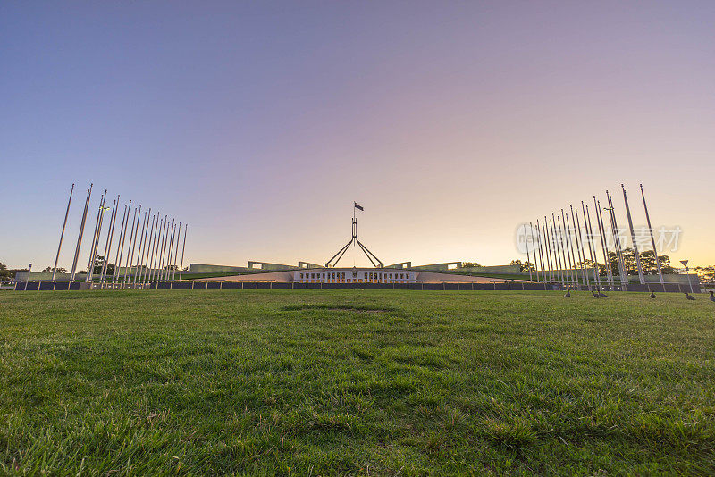 日落时的澳大利亚国会大厦