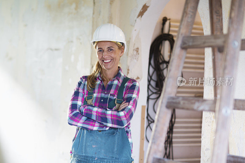 成熟女性建筑工人