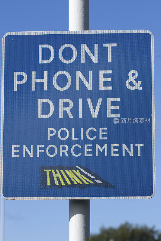 交通标志:开车时不要打电话