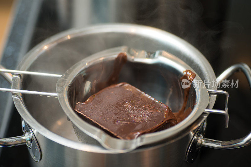用蒸汽融化巧克力