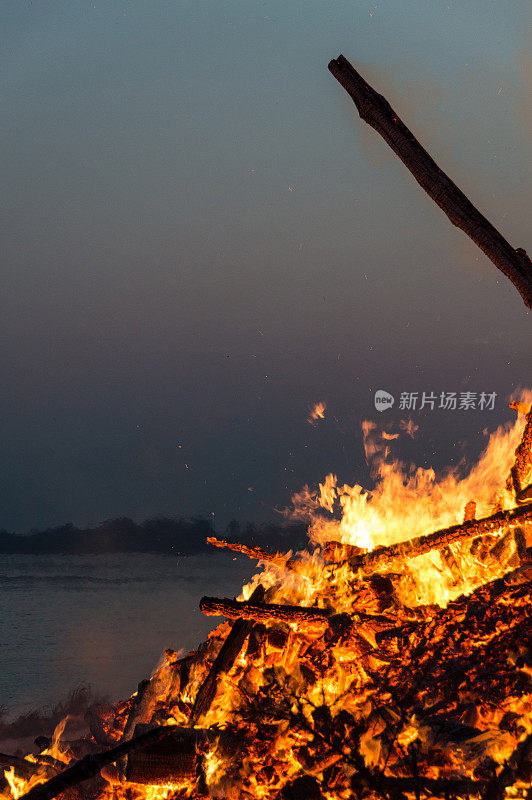 复活节篝火