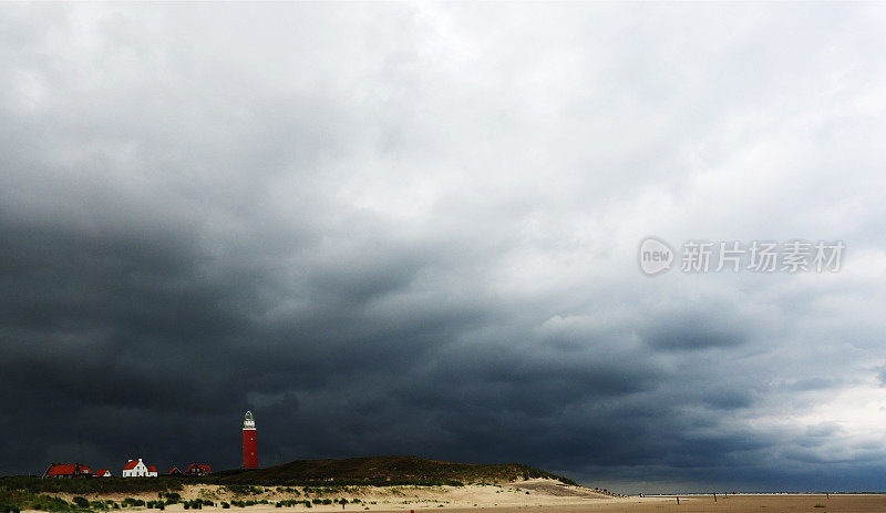 沙丘和沙滩上有灯塔，Texel