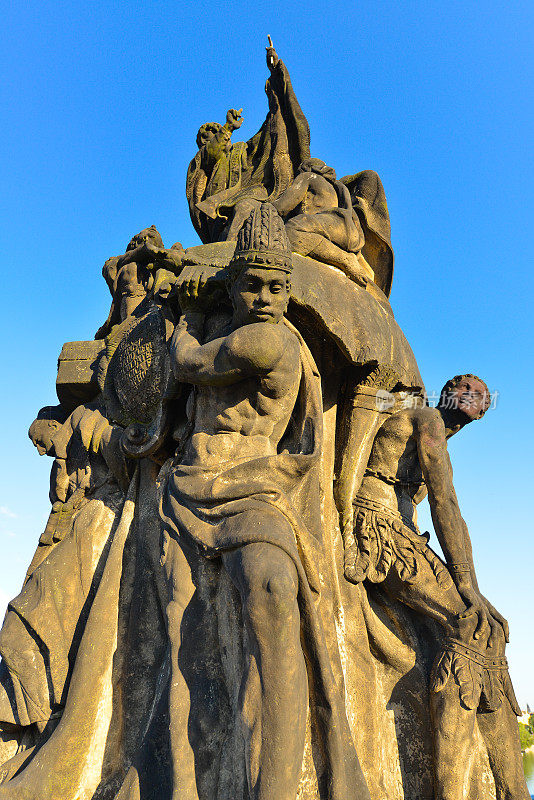 查尔斯桥上的布拉格雕像