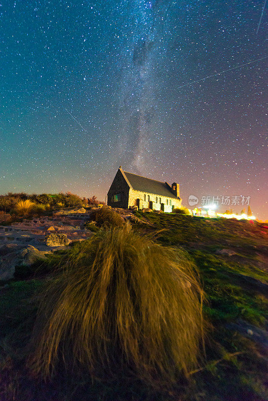 新西兰特卡波湖善牧教堂上方的银河