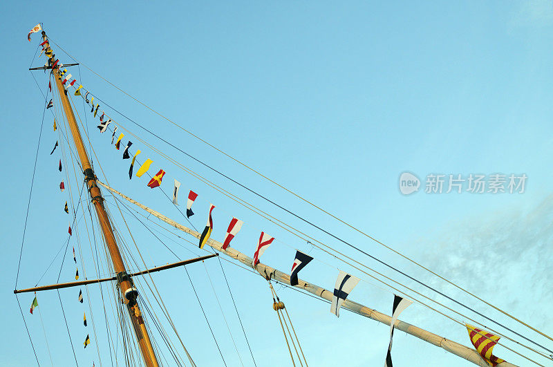 桅杆和旗帜