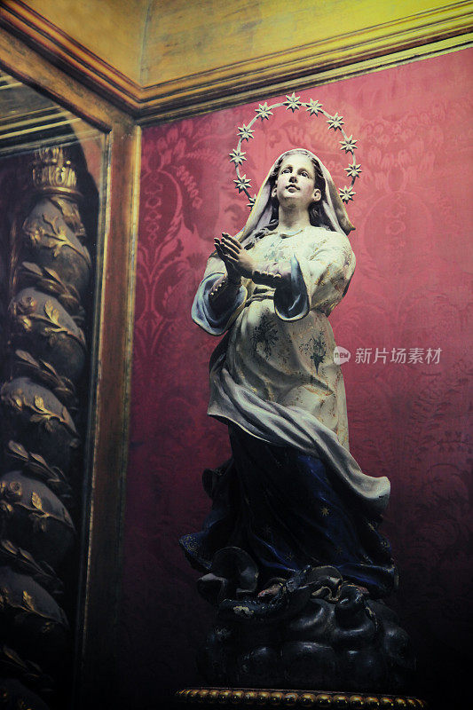怀孕圣母玛利亚雕像