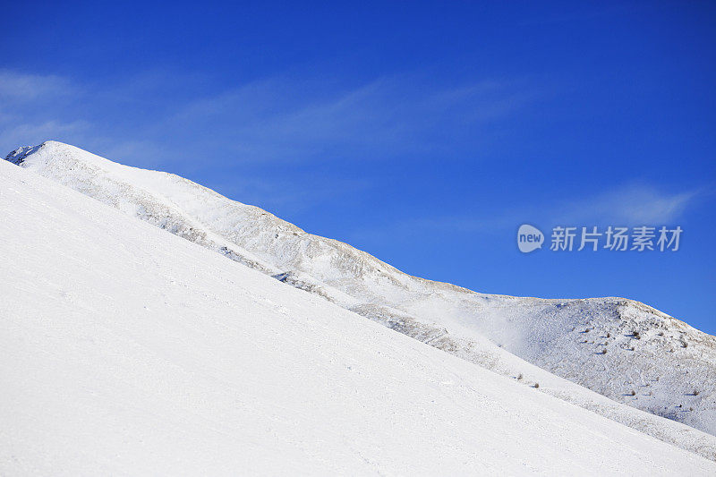 美丽的冬季景观滑雪斜坡阿尔卑斯山山脉