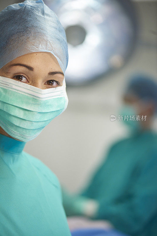 手术室护士或外科医生肖像