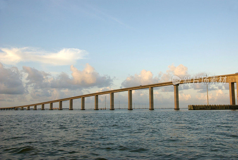 太子岛的日出桥