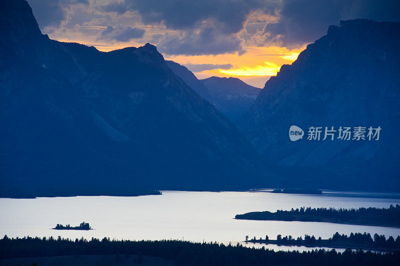 日落提顿的杰克逊湖