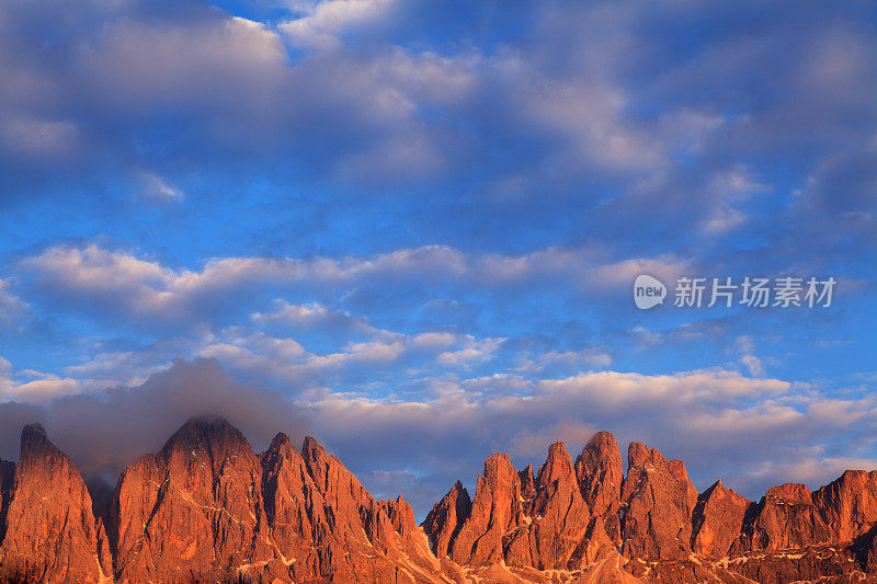 奥多尔峰(Dolomity，意大利)。