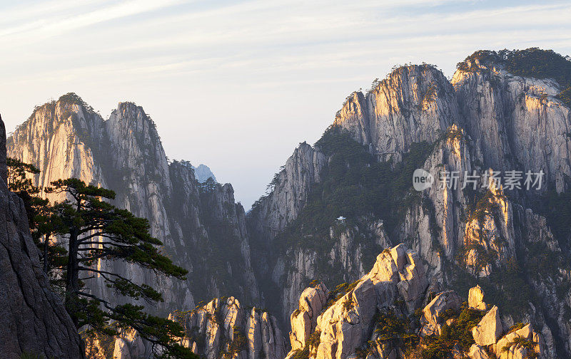 黄山黄昏(横卧)