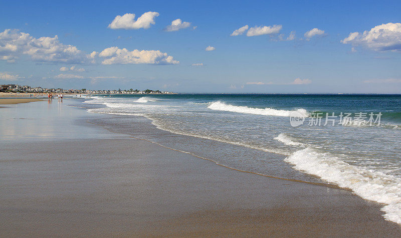 缅因州，新英格兰，美国，奥甘退出海滩和日光浴游客。