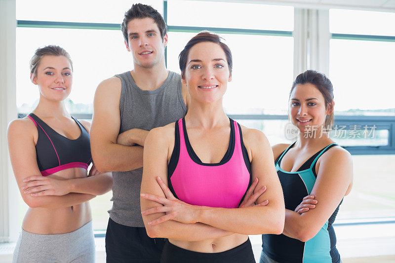 和他们的教练一起上课