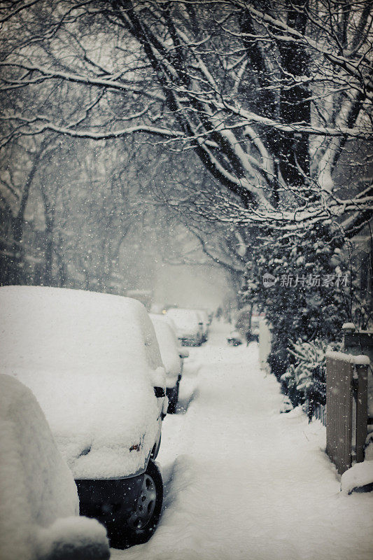 白雪皑皑的街景