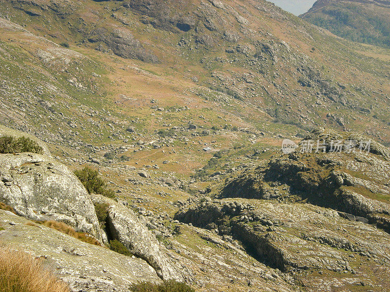 在非洲南部马拉维的穆兰杰山徒步旅行