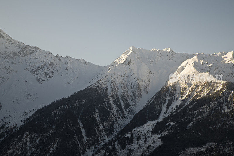 冰雪覆盖的喜马拉雅山脉