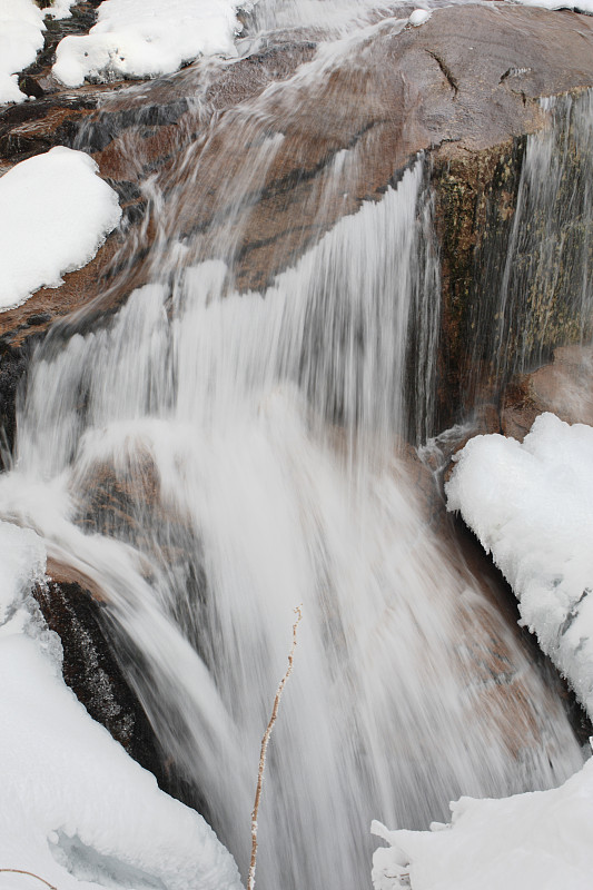 新罕布什尔冬季#8 -水槽瀑布